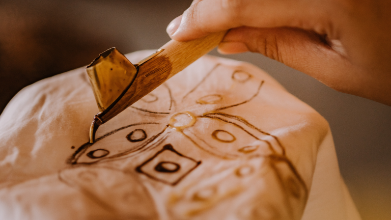 Keramik dan Batik Indonesia: Menjelajahi Selera Pasar Konsumen Tiongkok yang Berkembang