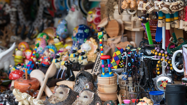 Pariwisata dan Produk Pendukungnya: Peluang Ekspor Cenderamata Khas Indonesia ke Tiongkok