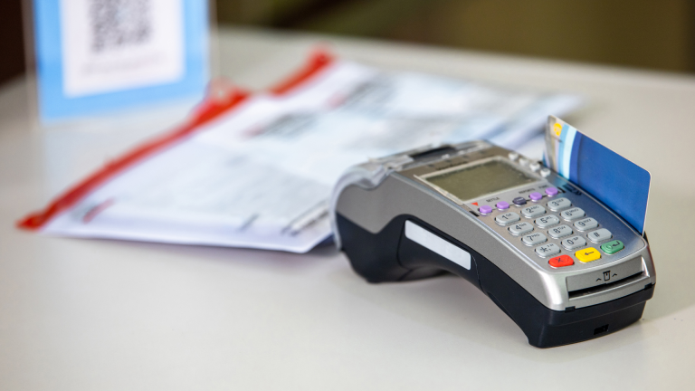 Letter of Credit vs T/T: Mana yang Paling Aman untuk Transaksi Ekspor Anda?