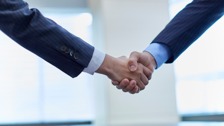 Tips Efektif Menghadapi Buyer: Dari Penawaran Awal hingga Kesepakatan Kontrak Ekspor